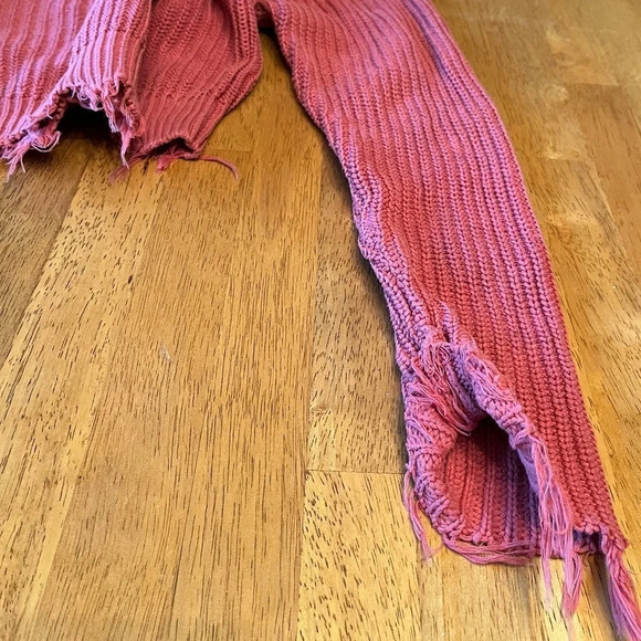 Forever21 cropped raw neckline and hem sweater, size small - Picture 3 of 3